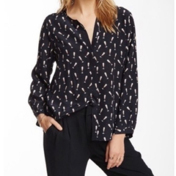 Joie Tops - Joie Champagne Glass 100% silk top sz XS